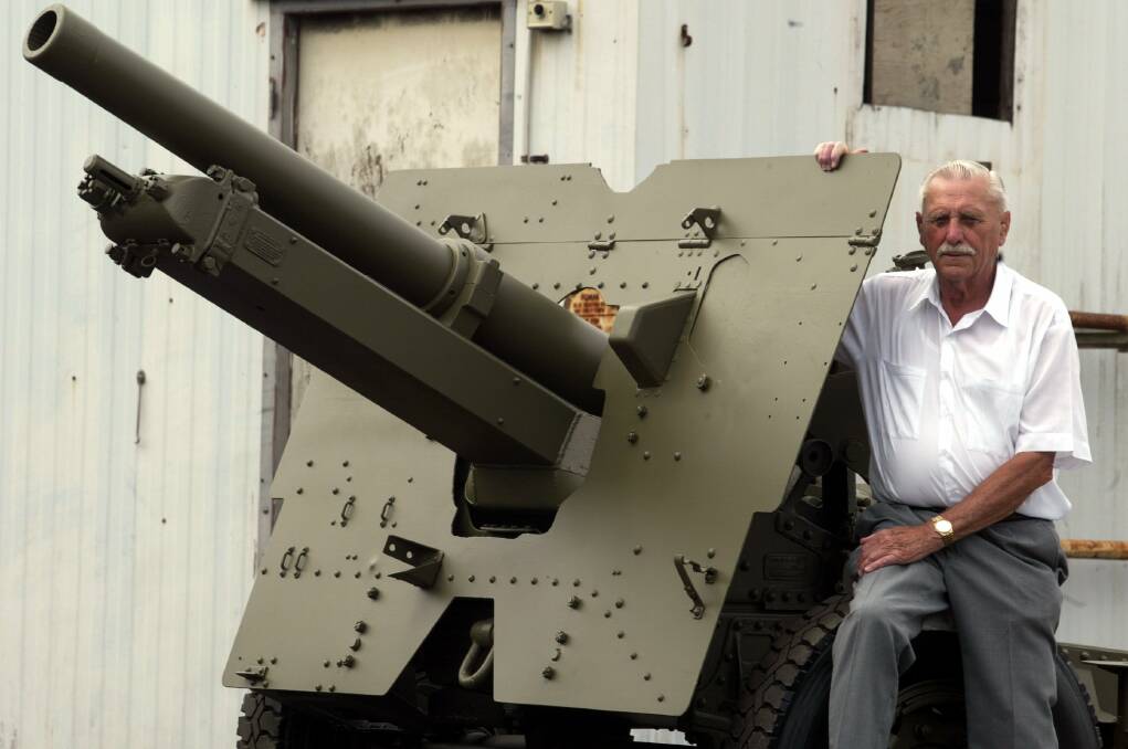 Former WWII artillery signaller John Garland with the howitzer to be installed at MacCabe Park in time for Anzac Day.