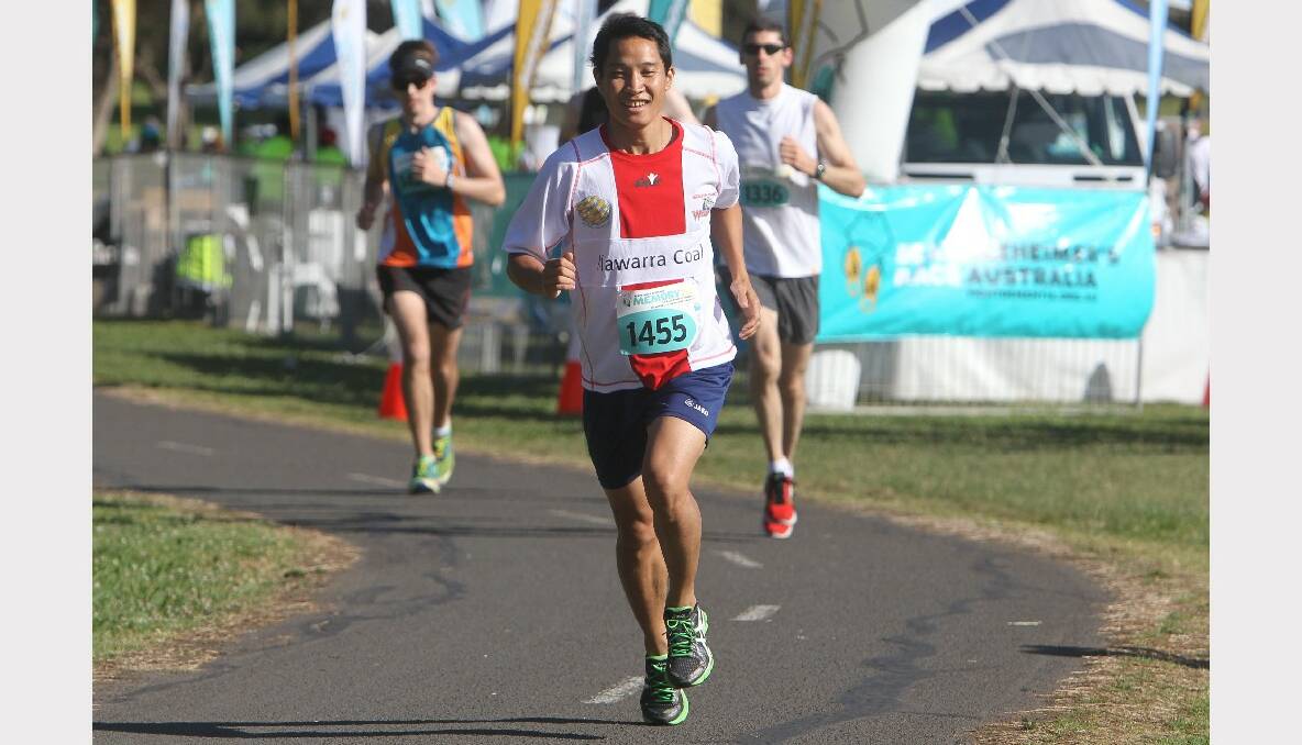 Stephen Lee finishes the 2013 Illawarra Memory Walk and Jog.