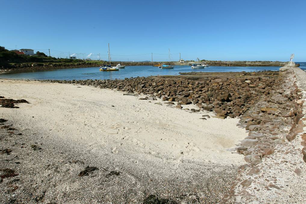 Low tide: Shellharbour Harbour, 3pm.