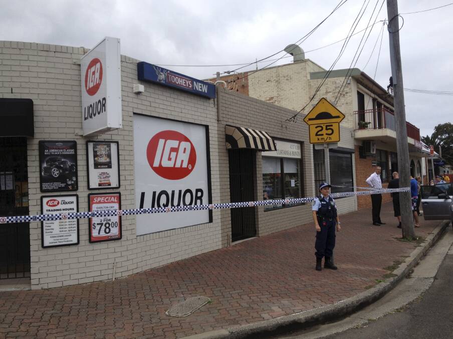 Police at the Kiama Downs IGA bottle shop this afternoon. Picure: DAVE TEASE