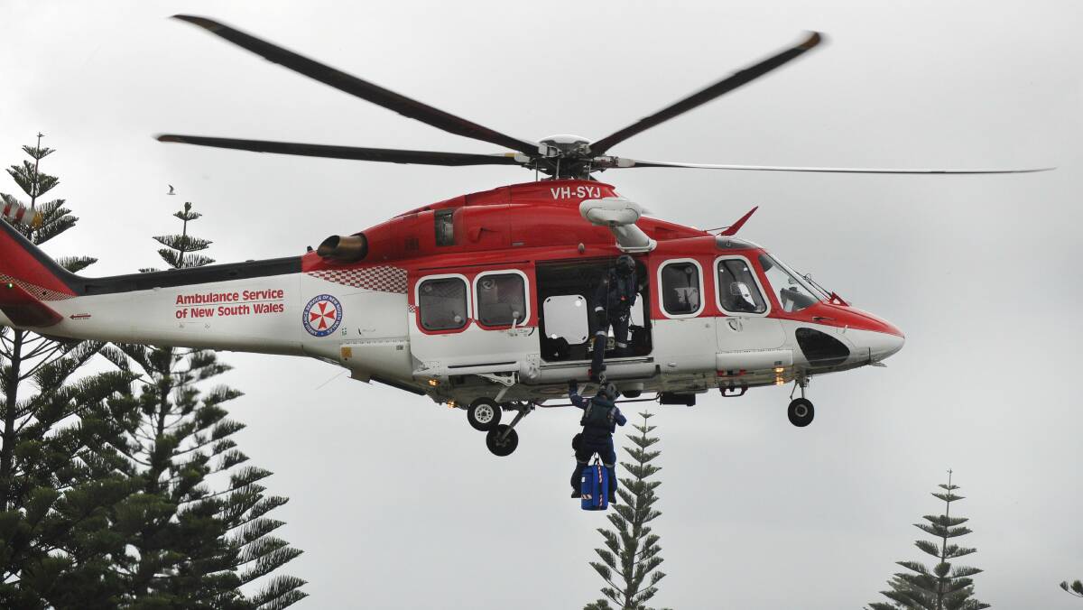 The rescue helicopter crew arrives at Kiama.