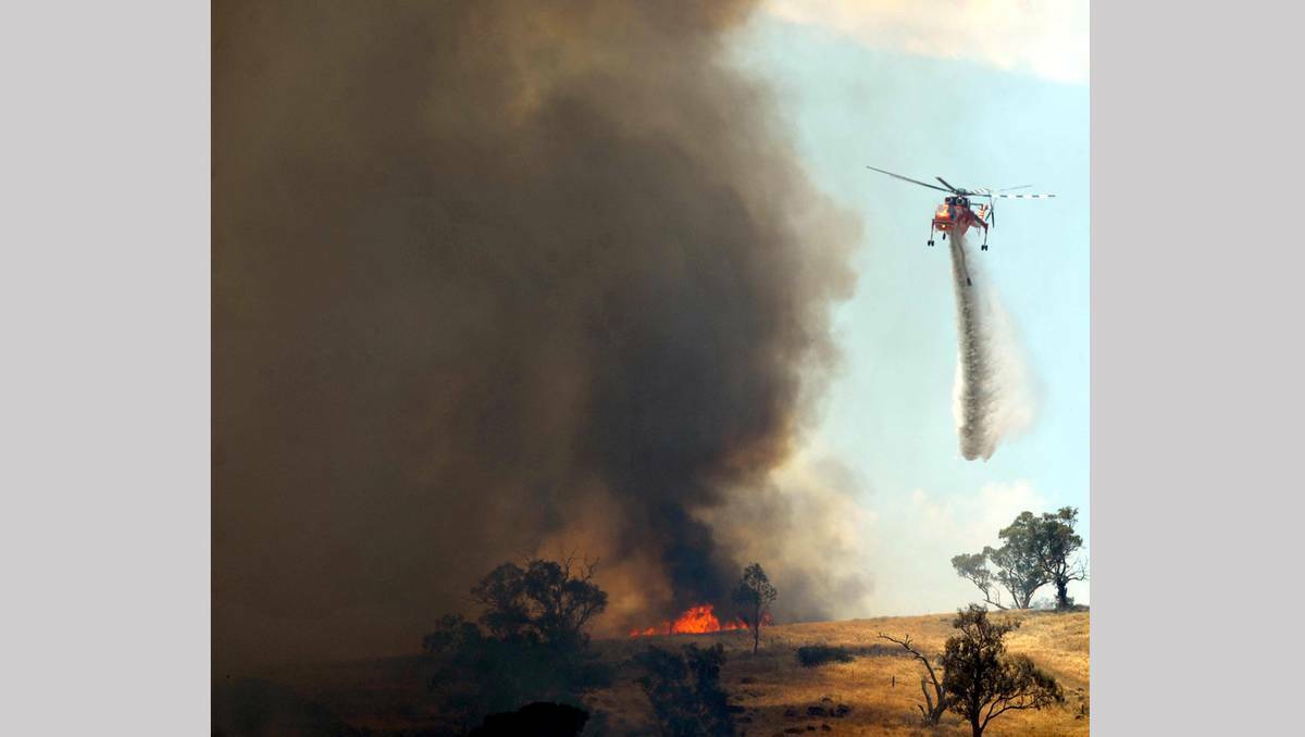Oura fire. Pictures: Les Smith, Daily Advertiser